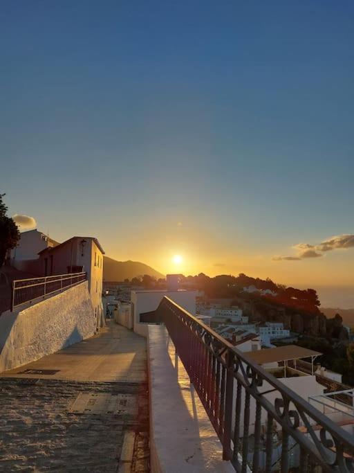 Cute Andalusian Townhouse With Terrace And Views.