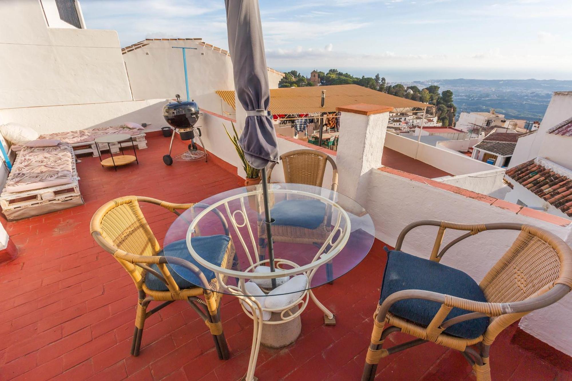 Cute Andalusian Townhouse With Terrace And Views.